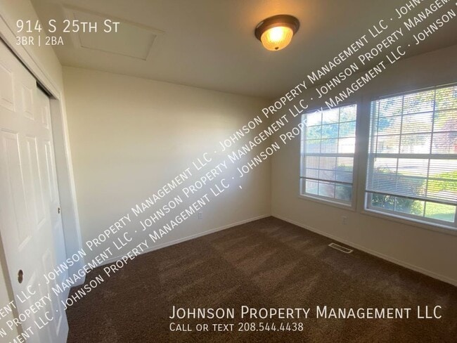 Building Photo - 914 S 25th St