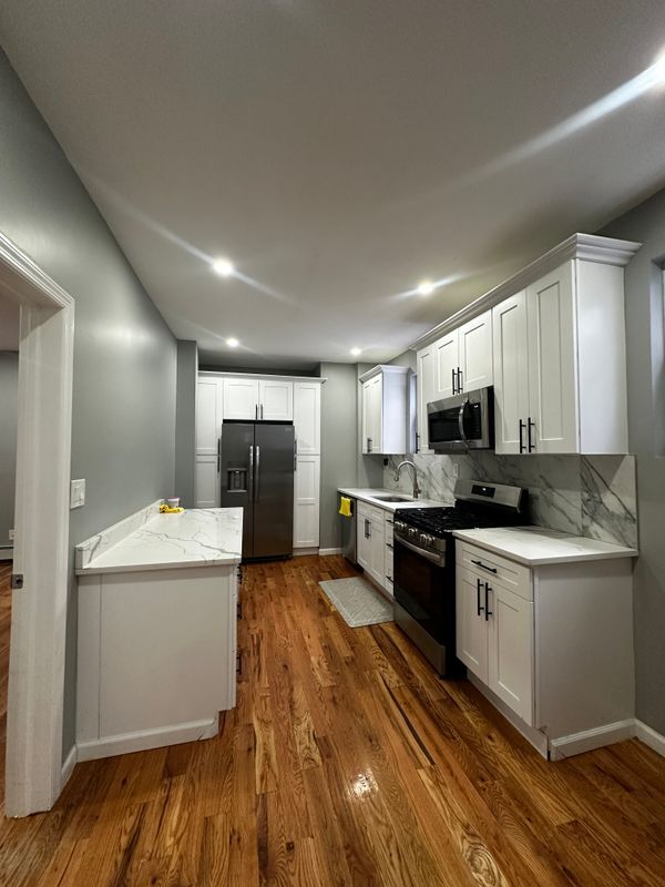 Building Photo - 2673 Bainbridge Ave