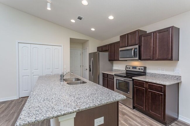 Building Photo - 5664 Peach Dr