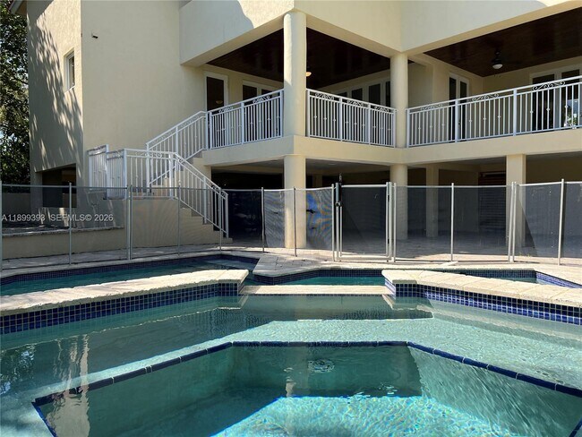 Building Photo - 573 Satinwood Dr