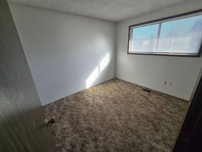 Building Photo - 3400 Coronado Way