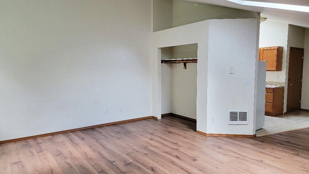 Building Photo - 300 NE 1st St