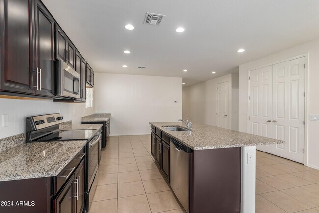 Building Photo - 4808 W Lydia Ln