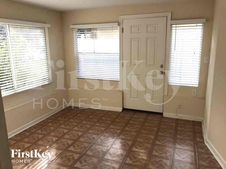 Building Photo - 2316 Colby Ln