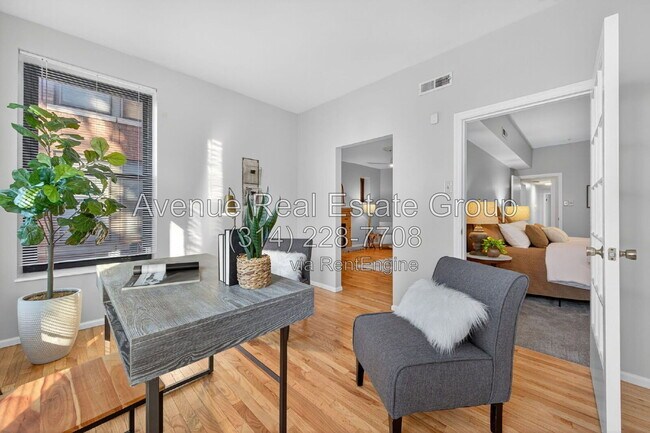 Building Photo - 5559 Pershing Ave