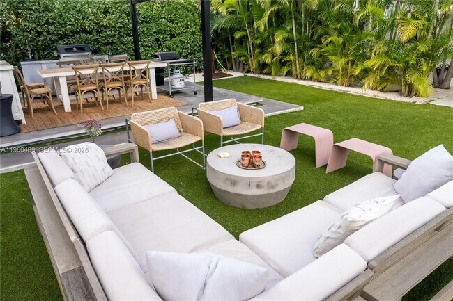 Building Photo - 509 NE 64th St