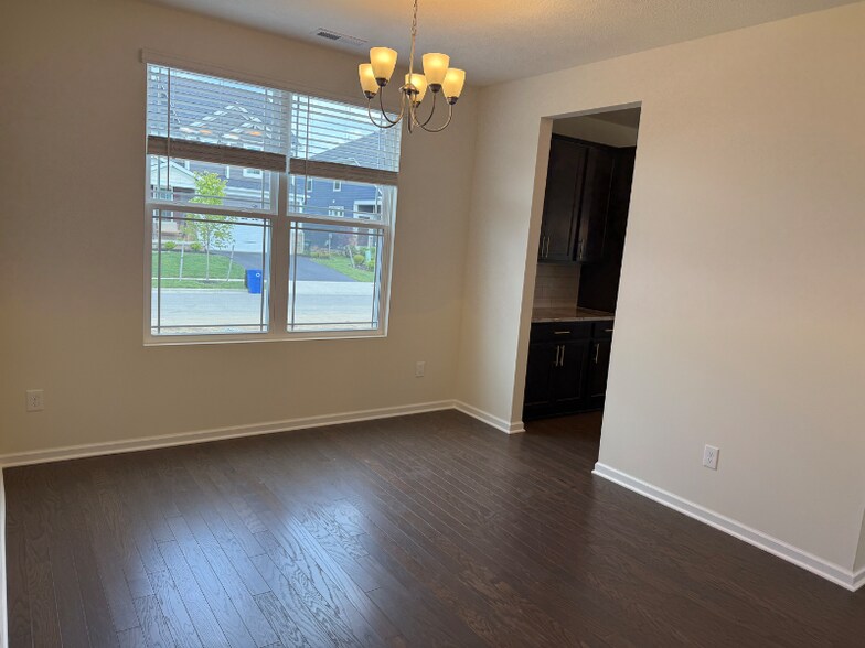Building Photo - 8580 Apricot Wy