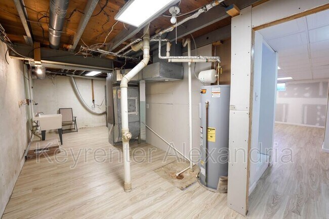 Building Photo - 7123 Red Horse Tavern Ln
