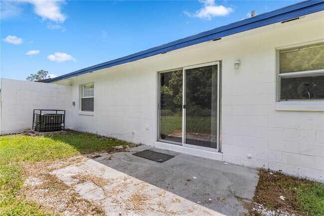 Building Photo - 1923 Bonneville Dr