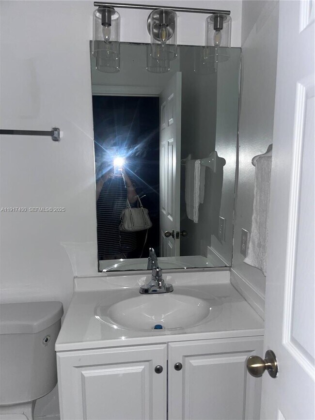 Building Photo - 3355 NE 13th Cir Dr