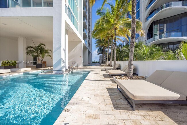 Building Photo - 1040 Biscayne Blvd