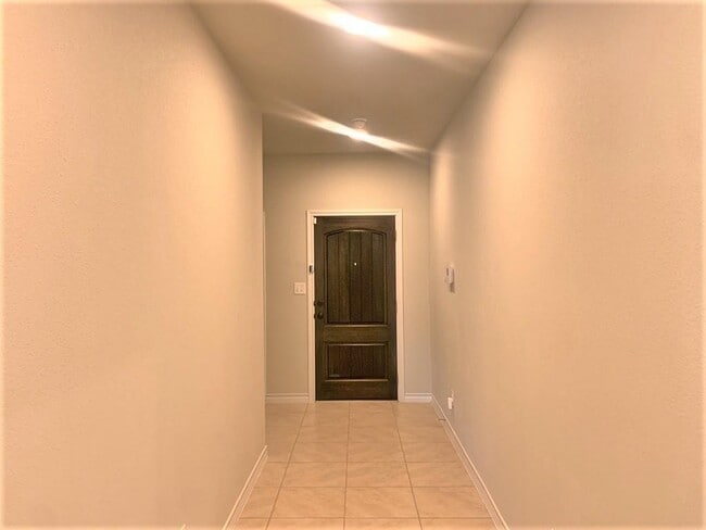 Building Photo - 6605 Verona Pl