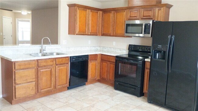 Building Photo - 905 SW Loudon Dr