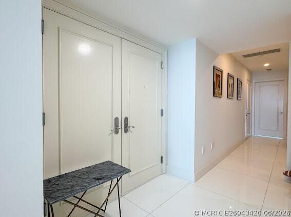 Building Photo - 17001 Collins Ave