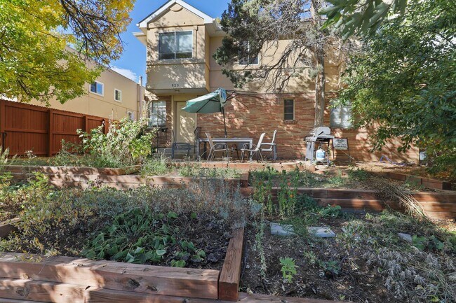 Building Photo - 925 16th St