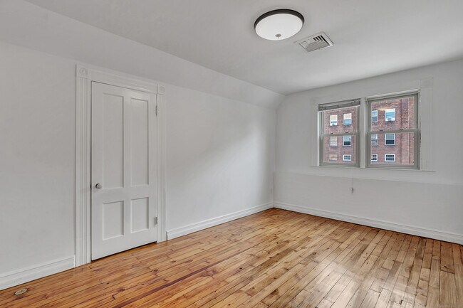 Building Photo - 119 Dwight St