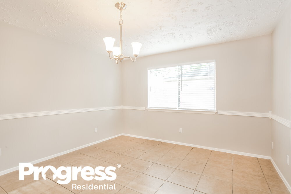 Building Photo - 3915 Vineyard Dr