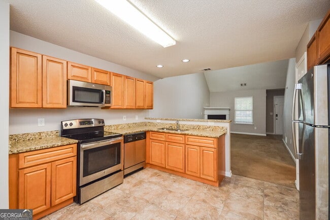 Building Photo - 135 Lakeside Cir