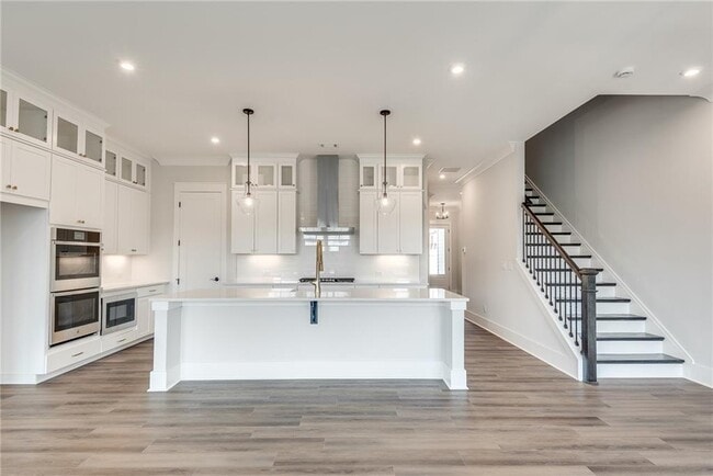 Building Photo - 435 Maplewood Dr