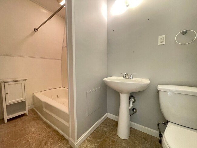 Building Photo - 60 Broadway