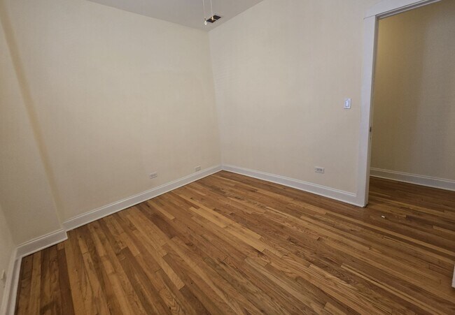 Building Photo - 4926 N Albany Ave