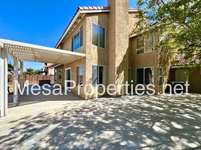 Building Photo - 12530 High Desert Rd