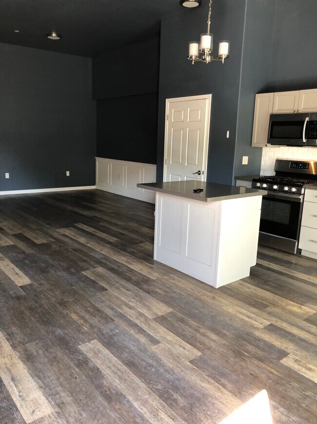 Building Photo - 2075 Baldwin Ave