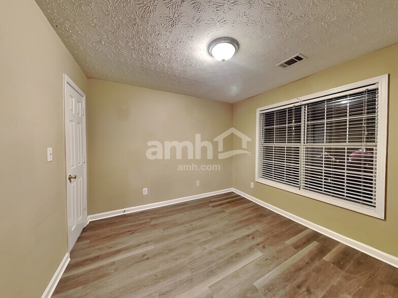 Building Photo - 3355 Brook Lea Dr