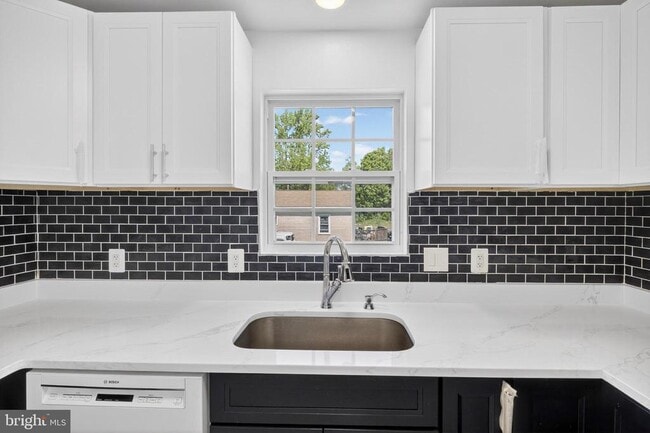 Building Photo - 505 69th St