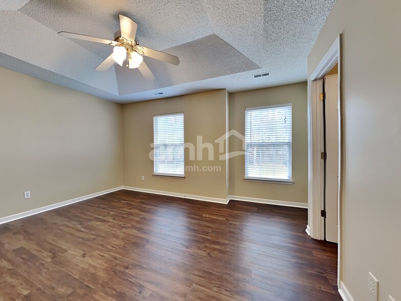 Building Photo - 1095 Cobblestone Blvd