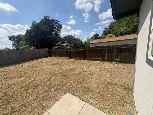 Building Photo - Available NOW Recently Renovated 3BR/3BA Home with Modern Finishes & Spacious Backyard Near Downt...