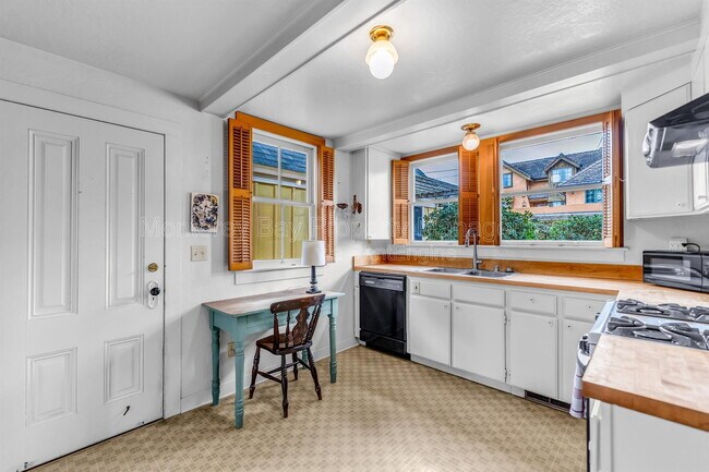 Building Photo - 759 Lighthouse Ave