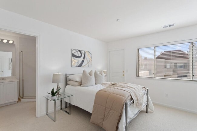 Building Photo - 2573 Park Blvd