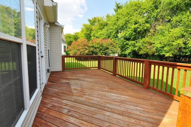 Building Photo - 1343 Ambleside Dr