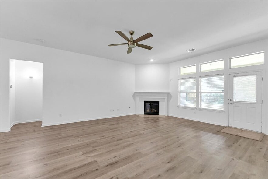 Building Photo - 14823 Yellow Begonia Dr