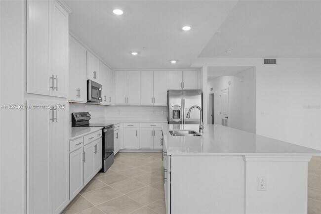 Building Photo - 14211 Heritage Landing Blvd