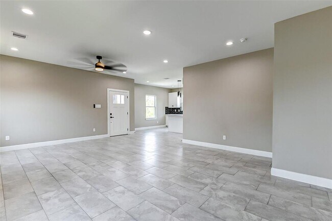 Building Photo - 5854 Southville St