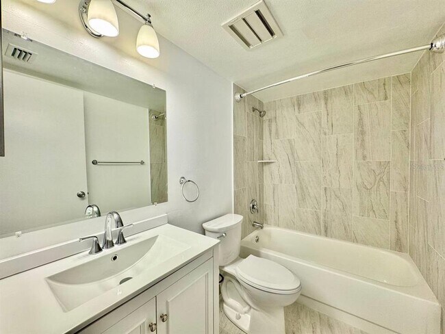 Building Photo - 3323 Crystal Ct E