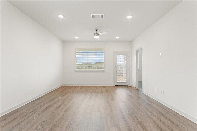 Building Photo - 523 Millbrook Blvd