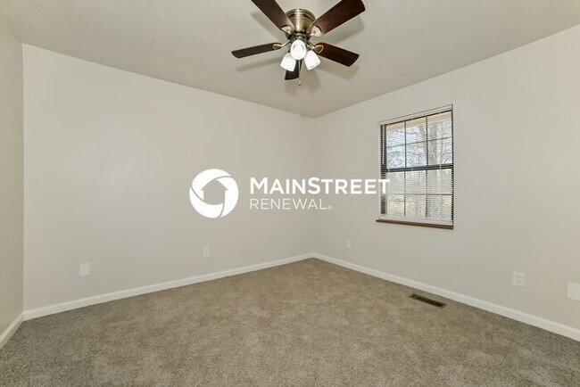 Building Photo - 3 Bedroom Pet-Friendly Home in KNOXVILLE, TN with Main Street Renewal