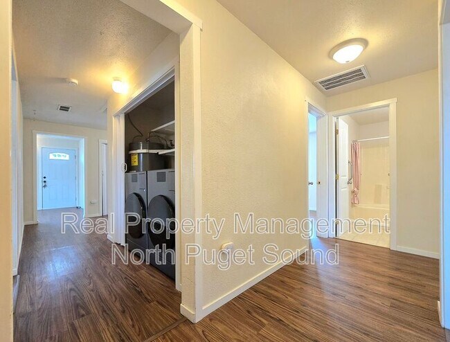 Building Photo - 1083 Alder Ave