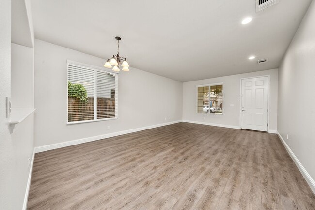 Building Photo - 2120 Stansfield Dr