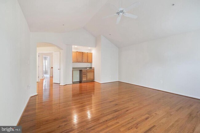 Building Photo - 15303 Glastonbury Way