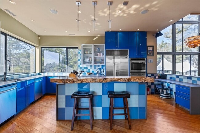 Building Photo - 370 Summer St