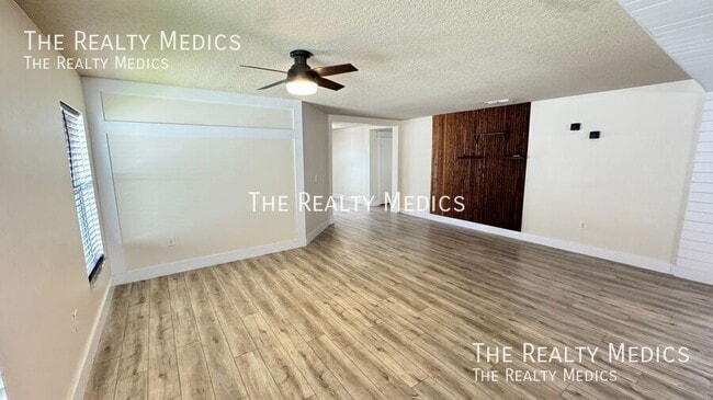 Building Photo - 1040 Elderberry Dr