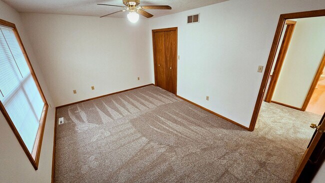Building Photo - 1822-1824-1824 Sawmill Pl