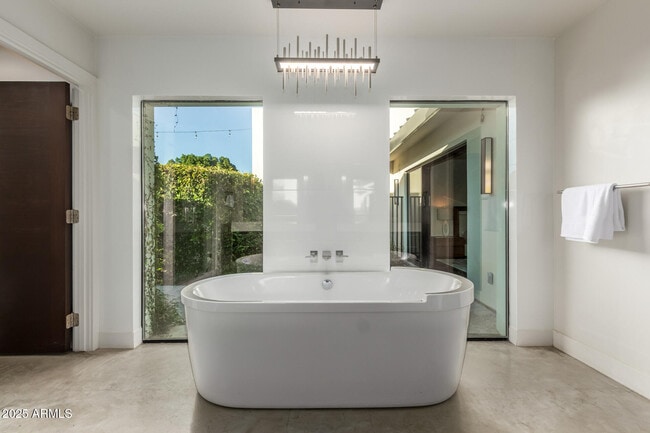 Building Photo - 6636 N 48th St