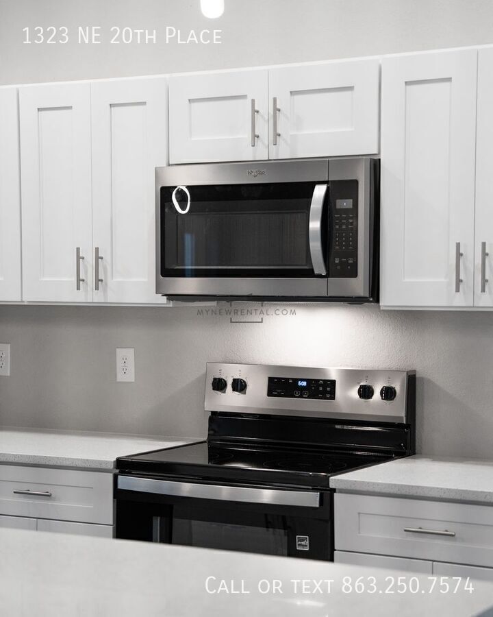 Building Photo - 1323 NE 20th Pl