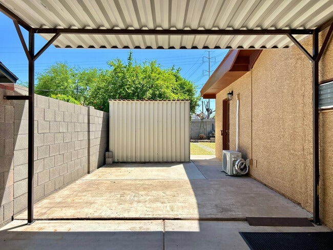 Building Photo - 6607 E Sheridan St