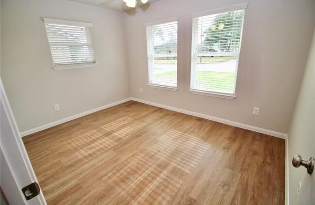 Building Photo - 407 Stadium Ln